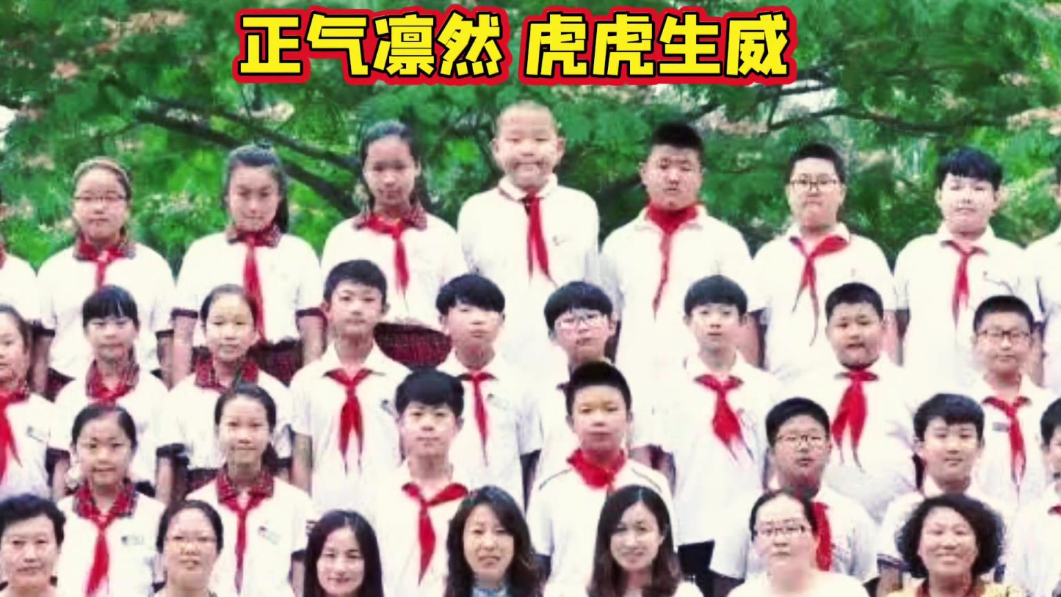 杨瀚森小学毕业照被网友翻出 全班最高C位当仁不让