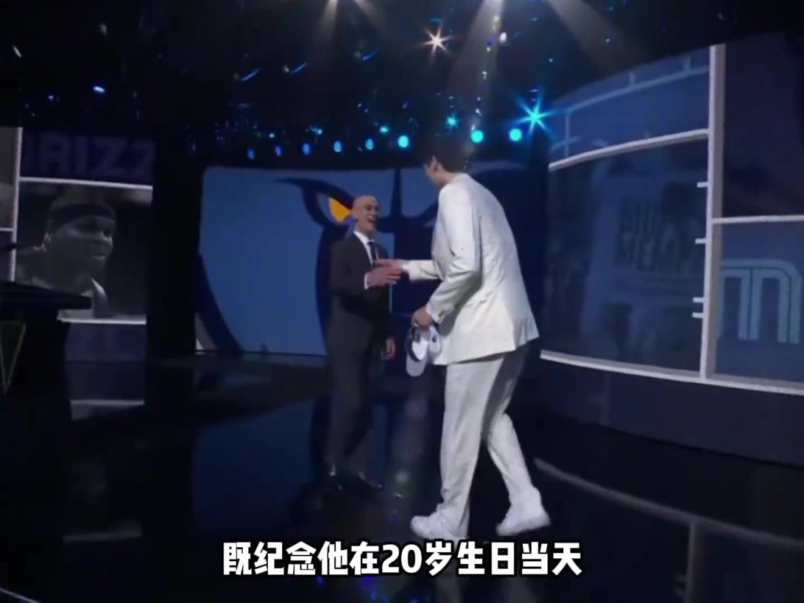 杨瀚森新赛季身披16号球衣 该球衣当地销售异常火爆！